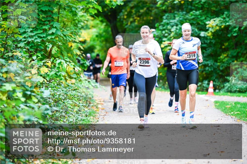 12.10.2025 - Bramfelder Halbmarathon 2025 Dr. Thomas Lammeyer http://msf.ph/oto/9358181 12.10.2025 11:03:29 Laufen 2319, 2382, 2396 meine-sportfotos.de
