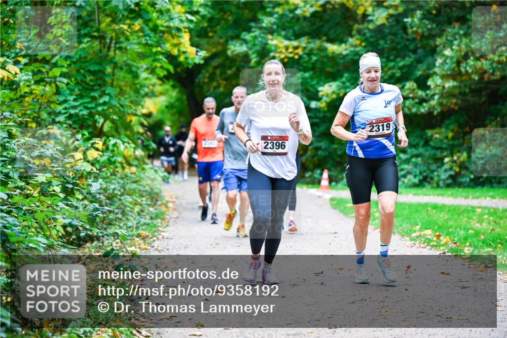 12.10.2025 - Bramfelder Halbmarathon 2025 Dr. Thomas Lammeyer http://msf.ph/oto/9358192 12.10.2025 11:03:31 Laufen 3383, 2319, 2396 meine-sportfotos.de
