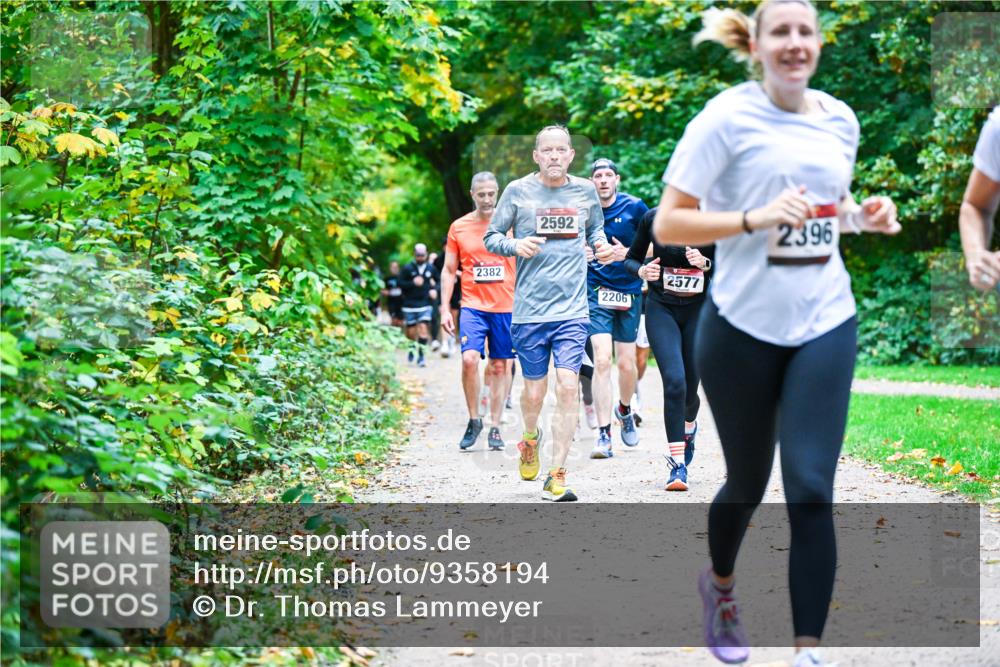 12.10.2025 - Bramfelder Halbmarathon 2025 Dr. Thomas Lammeyer http://msf.ph/oto/9358194 12.10.2025 11:03:32 Laufen 2382, 2592, 2206, 2577, 2396 meine-sportfotos.de