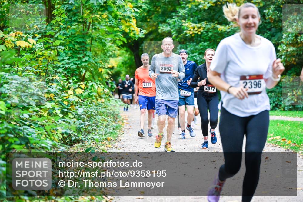 12.10.2025 - Bramfelder Halbmarathon 2025 Dr. Thomas Lammeyer http://msf.ph/oto/9358195 12.10.2025 11:03:32 Laufen 2382, 2592, 2206, 2396, 2577 meine-sportfotos.de