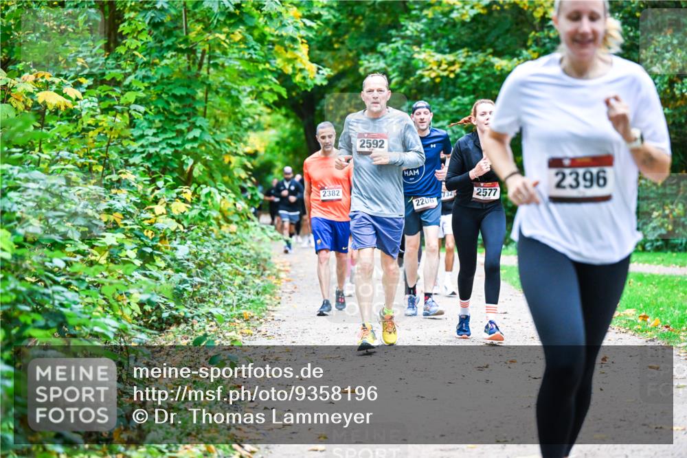 12.10.2025 - Bramfelder Halbmarathon 2025 Dr. Thomas Lammeyer http://msf.ph/oto/9358196 12.10.2025 11:03:32 Laufen 2382, 2592, 2206, 7321, 2577, 2396 meine-sportfotos.de