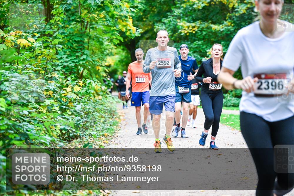 12.10.2025 - Bramfelder Halbmarathon 2025 Dr. Thomas Lammeyer http://msf.ph/oto/9358198 12.10.2025 11:03:33 Laufen 2382, 2592, 2206, 2732, 2577, 2396 meine-sportfotos.de