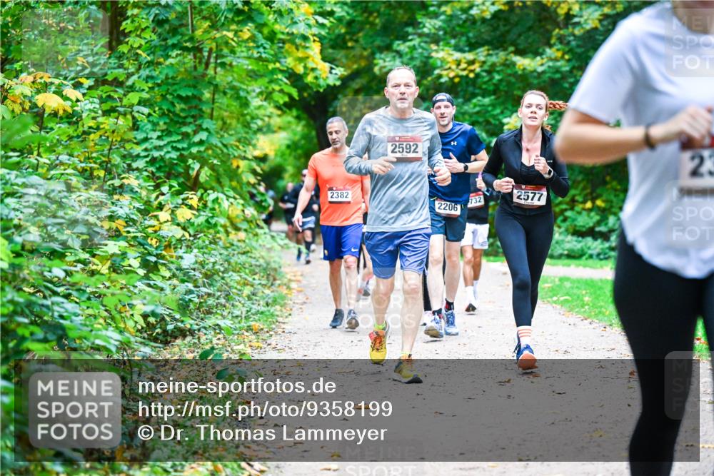 12.10.2025 - Bramfelder Halbmarathon 2025 Dr. Thomas Lammeyer http://msf.ph/oto/9358199 12.10.2025 11:03:33 Laufen 2382, 2592, 2206, 2577, 23, 732 meine-sportfotos.de