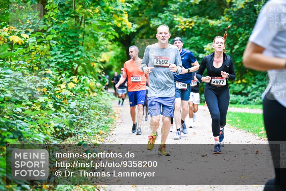 12.10.2025 - Bramfelder Halbmarathon 2025 Dr. Thomas Lammeyer http://msf.ph/oto/9358200 12.10.2025 11:03:33 Laufen 2382, 2592, 2577, 32, 2206 meine-sportfotos.de