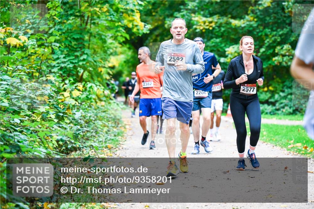 12.10.2025 - Bramfelder Halbmarathon 2025 Dr. Thomas Lammeyer http://msf.ph/oto/9358201 12.10.2025 11:03:33 Laufen 2382, 2592, 2206, 2732, 2577 meine-sportfotos.de