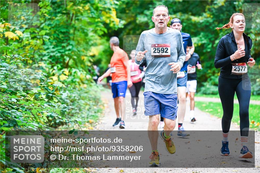 12.10.2025 - Bramfelder Halbmarathon 2025 Dr. Thomas Lammeyer http://msf.ph/oto/9358206 12.10.2025 11:03:34 Laufen 2592, 2577 meine-sportfotos.de
