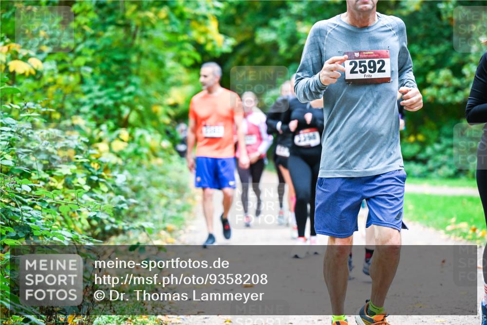 12.10.2025 - Bramfelder Halbmarathon 2025 Dr. Thomas Lammeyer http://msf.ph/oto/9358208 12.10.2025 11:03:35 Laufen 2390, 34, 2592 meine-sportfotos.de
