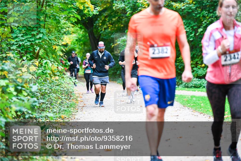 12.10.2025 - Bramfelder Halbmarathon 2025 Dr. Thomas Lammeyer http://msf.ph/oto/9358216 12.10.2025 11:03:39 Laufen 2725, 9, 2382, 2342 meine-sportfotos.de