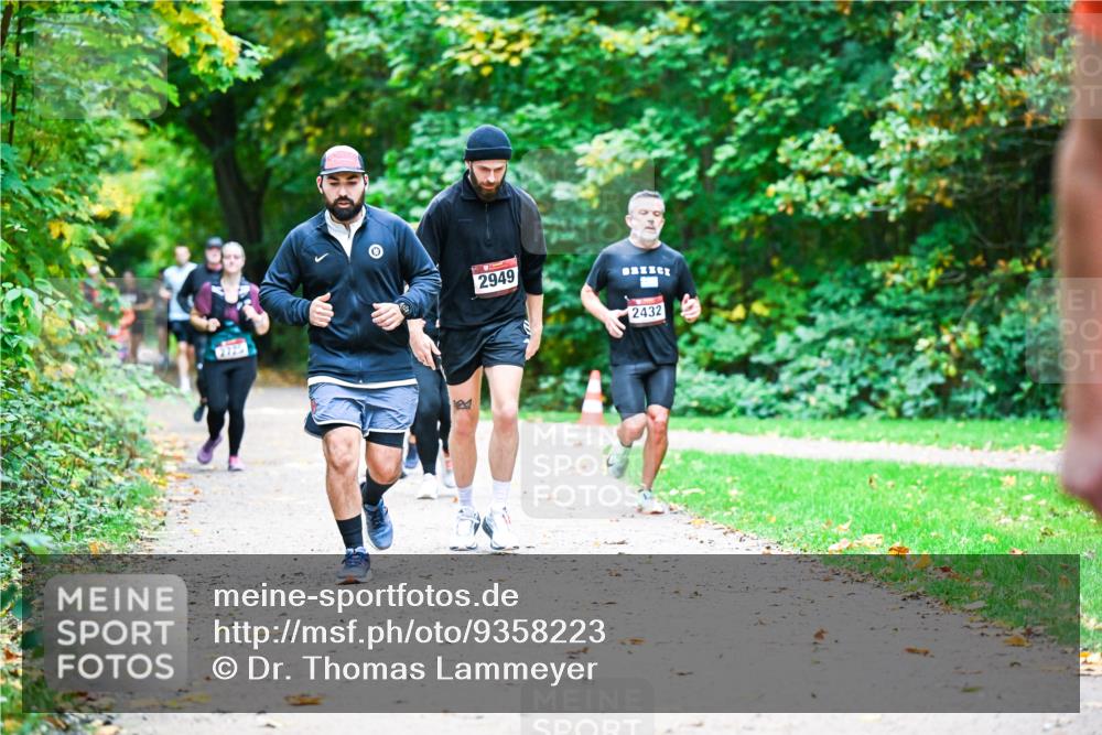 12.10.2025 - Bramfelder Halbmarathon 2025 Dr. Thomas Lammeyer http://msf.ph/oto/9358223 12.10.2025 11:03:41 Laufen 2725, 2949, 2432 meine-sportfotos.de