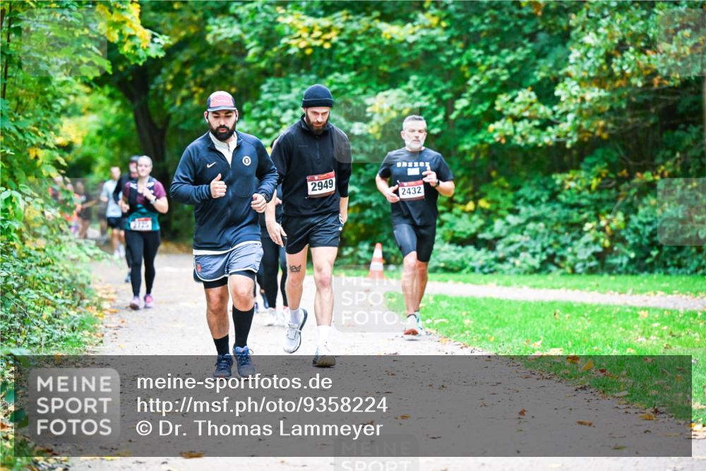 12.10.2025 - Bramfelder Halbmarathon 2025 Dr. Thomas Lammeyer http://msf.ph/oto/9358224 12.10.2025 11:03:41 Laufen 2949, 2432 meine-sportfotos.de