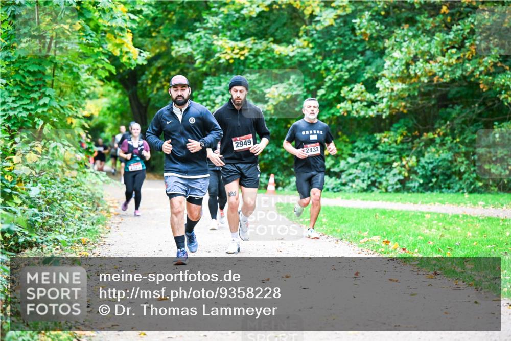 12.10.2025 - Bramfelder Halbmarathon 2025 Dr. Thomas Lammeyer http://msf.ph/oto/9358228 12.10.2025 11:03:42 Laufen 2725, 2949, 2432 meine-sportfotos.de