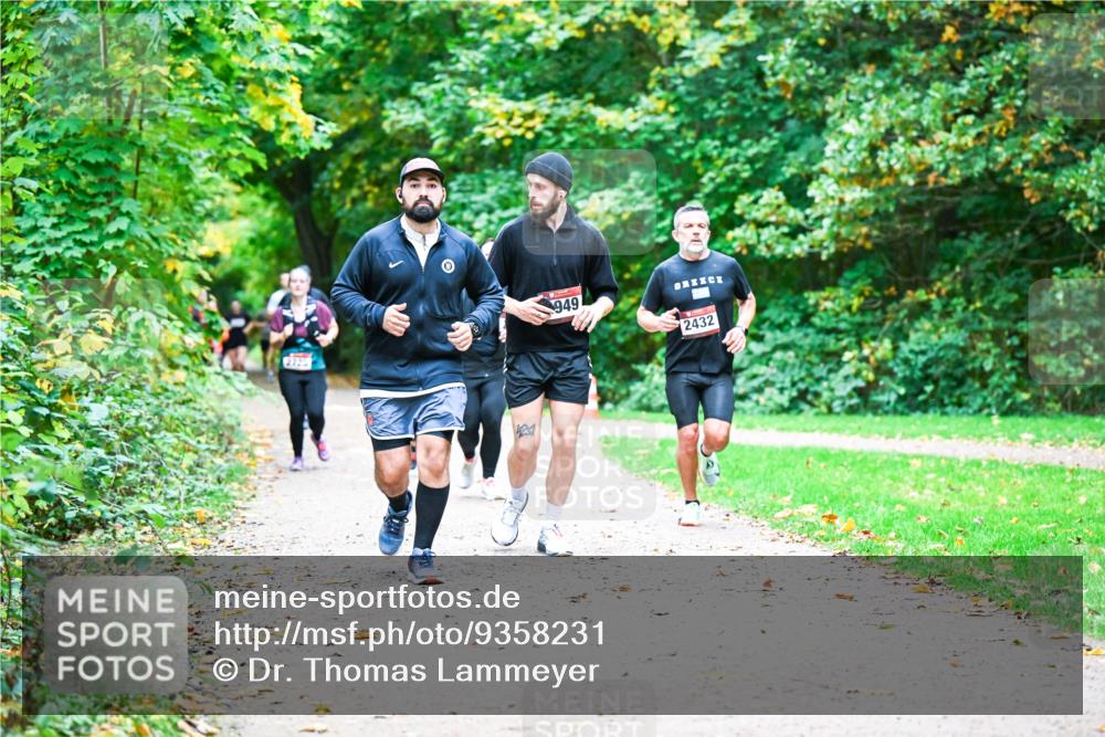 12.10.2025 - Bramfelder Halbmarathon 2025 Dr. Thomas Lammeyer http://msf.ph/oto/9358231 12.10.2025 11:03:42 Laufen 2725, 949, 2432 meine-sportfotos.de