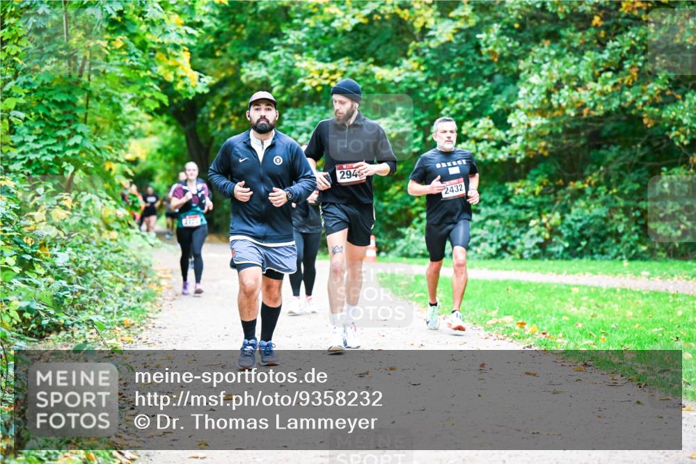 12.10.2025 - Bramfelder Halbmarathon 2025 Dr. Thomas Lammeyer http://msf.ph/oto/9358232 12.10.2025 11:03:42 Laufen 294, 2432 meine-sportfotos.de