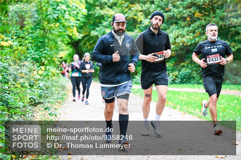 12.10.2025 - Bramfelder Halbmarathon 2025 Dr. Thomas Lammeyer http://msf.ph/oto/9358246 12.10.2025 11:03:44 Laufen 949, 2432 meine-sportfotos.de
