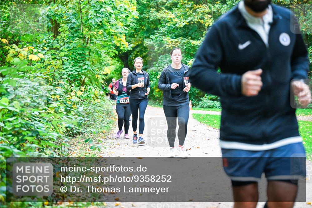 12.10.2025 - Bramfelder Halbmarathon 2025 Dr. Thomas Lammeyer http://msf.ph/oto/9358252 12.10.2025 11:03:45 Laufen 2725, 294 meine-sportfotos.de