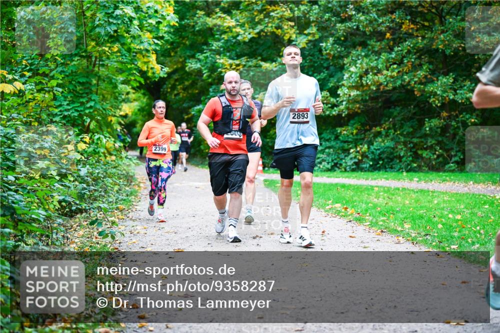 12.10.2025 - Bramfelder Halbmarathon 2025 Dr. Thomas Lammeyer http://msf.ph/oto/9358287 12.10.2025 11:03:56 Laufen 2399, 2893 meine-sportfotos.de