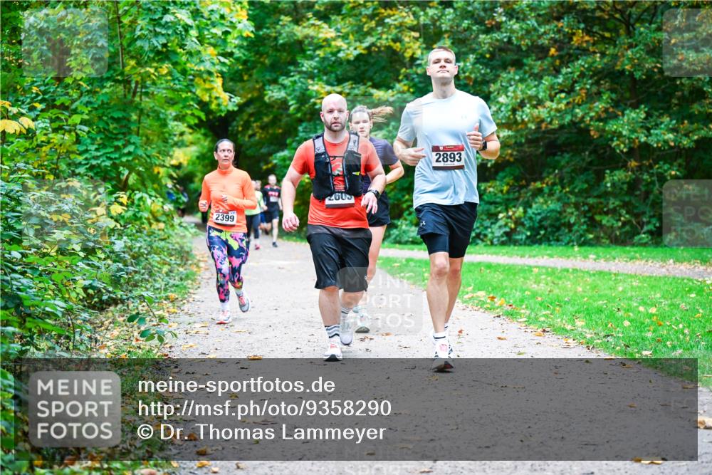 12.10.2025 - Bramfelder Halbmarathon 2025 Dr. Thomas Lammeyer http://msf.ph/oto/9358290 12.10.2025 11:03:56 Laufen 2399, 2005, 2893 meine-sportfotos.de