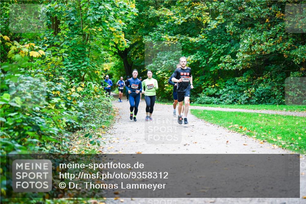 12.10.2025 - Bramfelder Halbmarathon 2025 Dr. Thomas Lammeyer http://msf.ph/oto/9358312 12.10.2025 11:04:01 Laufen 2656, 2421, 2343 meine-sportfotos.de