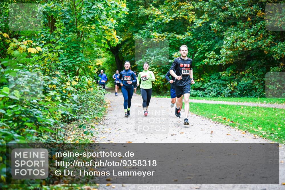 12.10.2025 - Bramfelder Halbmarathon 2025 Dr. Thomas Lammeyer http://msf.ph/oto/9358318 12.10.2025 11:04:02 Laufen 2421, 2656, 2343 meine-sportfotos.de
