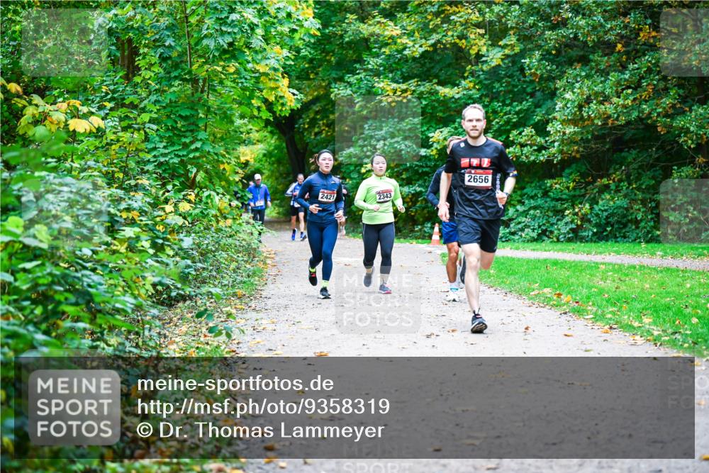 12.10.2025 - Bramfelder Halbmarathon 2025 Dr. Thomas Lammeyer http://msf.ph/oto/9358319 12.10.2025 11:04:02 Laufen 2421, 2343, 2656 meine-sportfotos.de