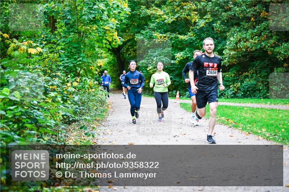 12.10.2025 - Bramfelder Halbmarathon 2025 Dr. Thomas Lammeyer http://msf.ph/oto/9358322 12.10.2025 11:04:03 Laufen 2421, 2343, 2656 meine-sportfotos.de