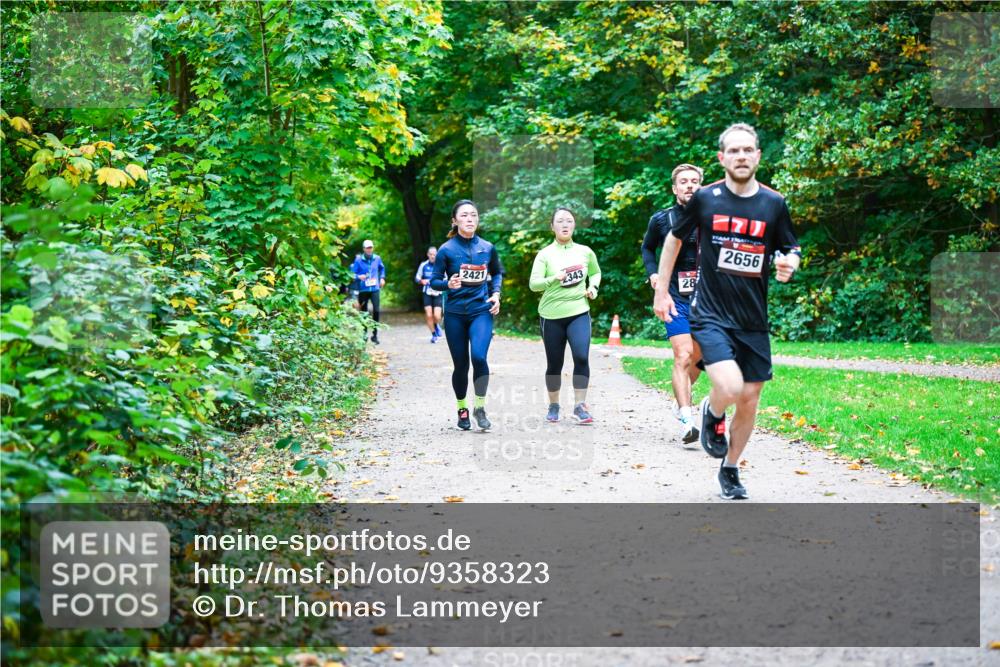 12.10.2025 - Bramfelder Halbmarathon 2025 Dr. Thomas Lammeyer http://msf.ph/oto/9358323 12.10.2025 11:04:03 Laufen 2421, 2343, 28, 2656 meine-sportfotos.de