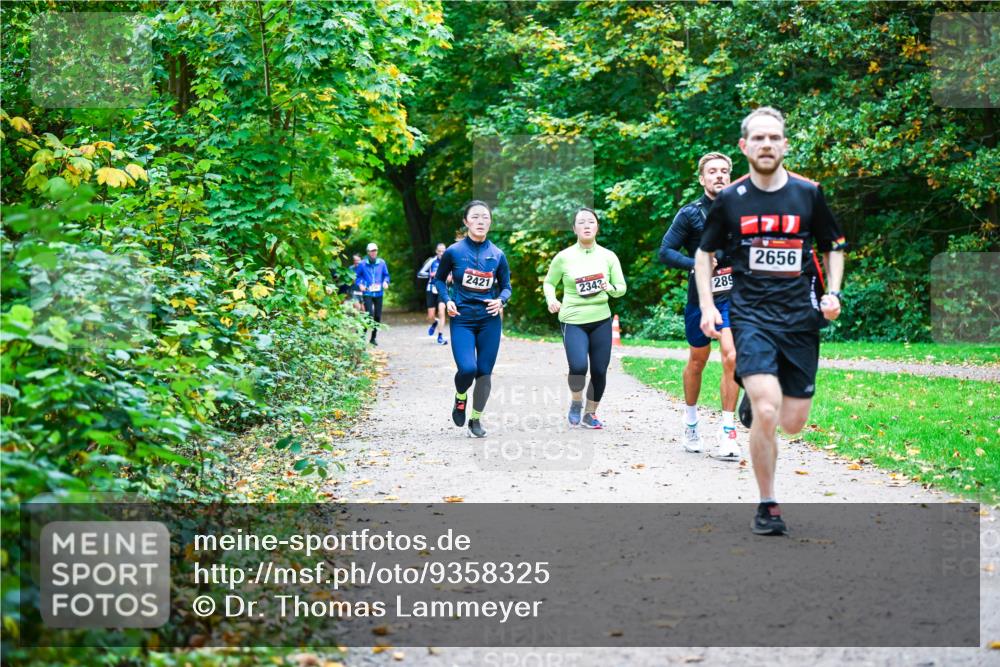 12.10.2025 - Bramfelder Halbmarathon 2025 Dr. Thomas Lammeyer http://msf.ph/oto/9358325 12.10.2025 11:04:03 Laufen 2421, 2343, 2656, 289 meine-sportfotos.de