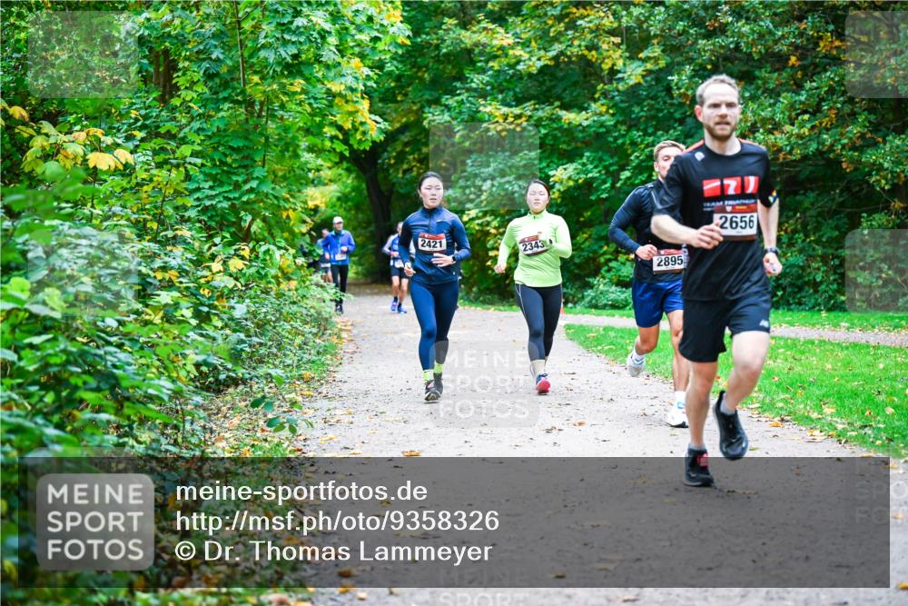12.10.2025 - Bramfelder Halbmarathon 2025 Dr. Thomas Lammeyer http://msf.ph/oto/9358326 12.10.2025 11:04:03 Laufen 2421, 2343, 2895, 2656 meine-sportfotos.de
