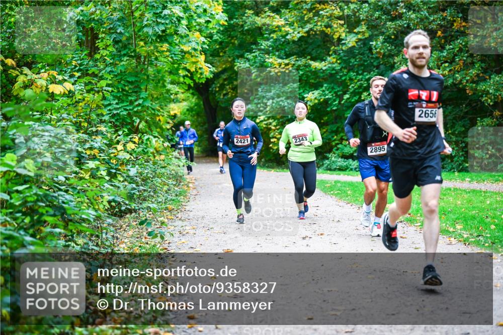 12.10.2025 - Bramfelder Halbmarathon 2025 Dr. Thomas Lammeyer http://msf.ph/oto/9358327 12.10.2025 11:04:03 Laufen 2421, 2343, 2895, 2656 meine-sportfotos.de