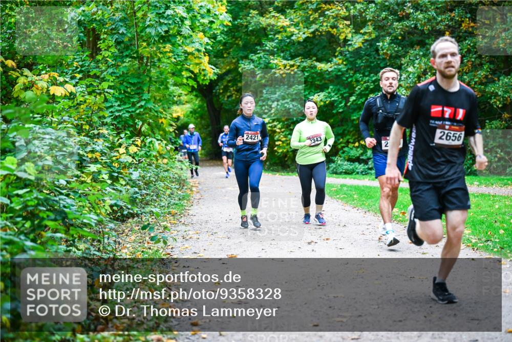 12.10.2025 - Bramfelder Halbmarathon 2025 Dr. Thomas Lammeyer http://msf.ph/oto/9358328 12.10.2025 11:04:03 Laufen 2421, 2343, 21, 7, 2656 meine-sportfotos.de