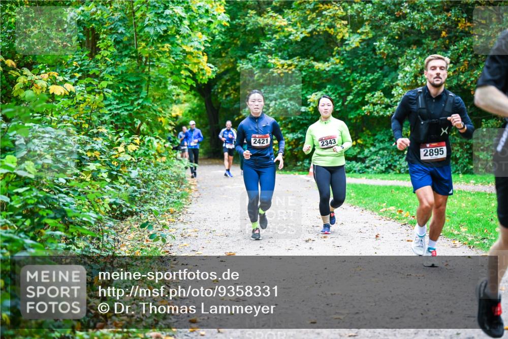 12.10.2025 - Bramfelder Halbmarathon 2025 Dr. Thomas Lammeyer http://msf.ph/oto/9358331 12.10.2025 11:04:04 Laufen 2421, 2343, 2895 meine-sportfotos.de