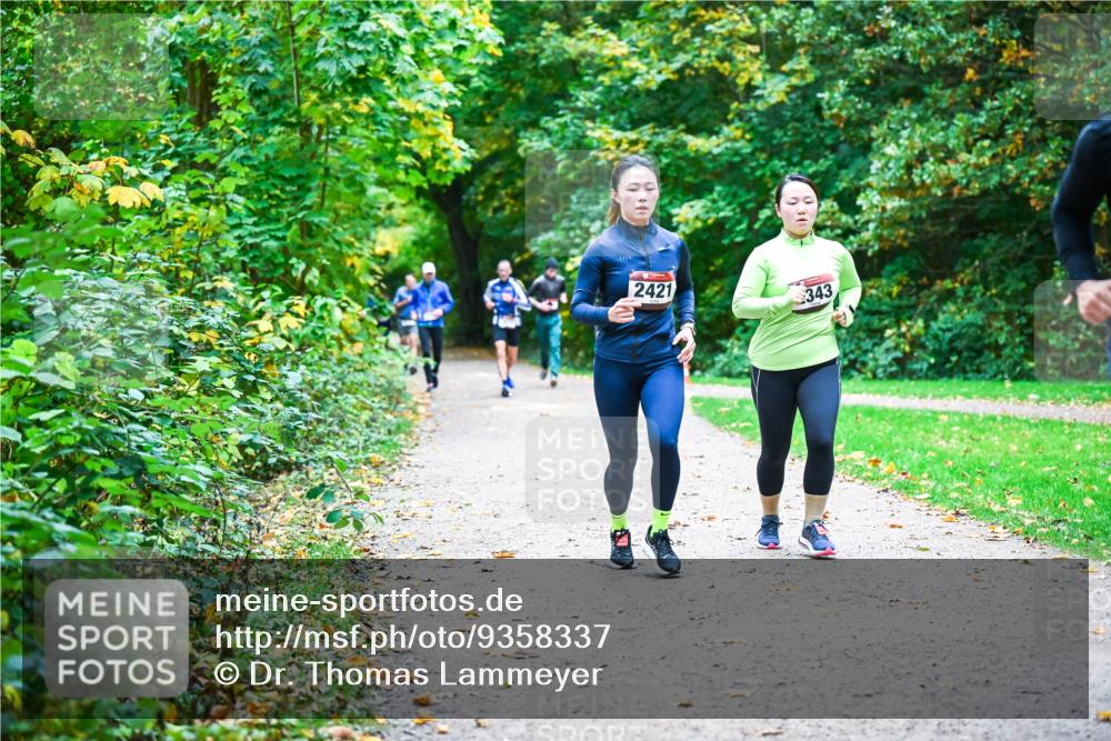 12.10.2025 - Bramfelder Halbmarathon 2025 Dr. Thomas Lammeyer http://msf.ph/oto/9358337 12.10.2025 11:04:05 Laufen 2421, 343 meine-sportfotos.de