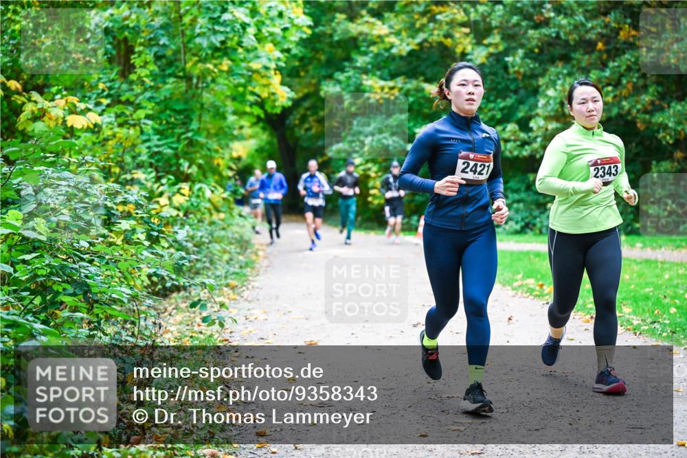 12.10.2025 - Bramfelder Halbmarathon 2025 Dr. Thomas Lammeyer http://msf.ph/oto/9358343 12.10.2025 11:04:06 Laufen 2421, 2343 meine-sportfotos.de