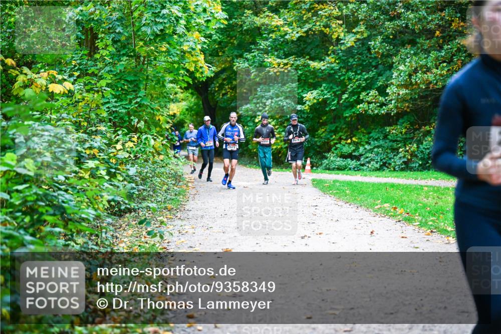 12.10.2025 - Bramfelder Halbmarathon 2025 Dr. Thomas Lammeyer http://msf.ph/oto/9358349 12.10.2025 11:04:07 Laufen 2672, 1682, 2676 meine-sportfotos.de