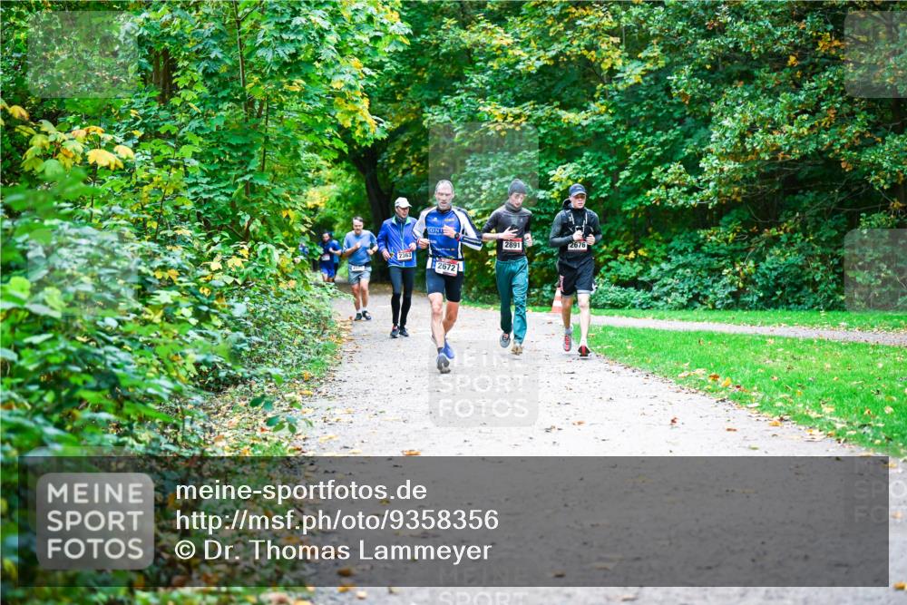 12.10.2025 - Bramfelder Halbmarathon 2025 Dr. Thomas Lammeyer http://msf.ph/oto/9358356 12.10.2025 11:04:08 Laufen 2891, 2676, 2363, 25, 2672 meine-sportfotos.de