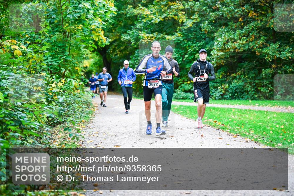 12.10.2025 - Bramfelder Halbmarathon 2025 Dr. Thomas Lammeyer http://msf.ph/oto/9358365 12.10.2025 11:04:10 Laufen 2363, 2672, 2891, 2676 meine-sportfotos.de
