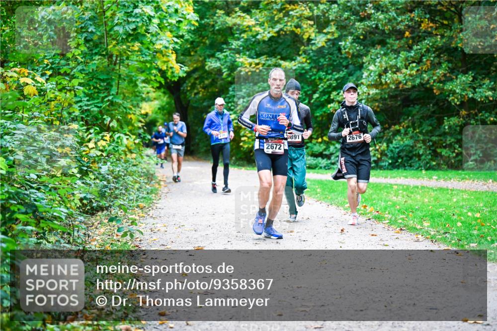 12.10.2025 - Bramfelder Halbmarathon 2025 Dr. Thomas Lammeyer http://msf.ph/oto/9358367 12.10.2025 11:04:10 Laufen 2672, 891, 2676 meine-sportfotos.de