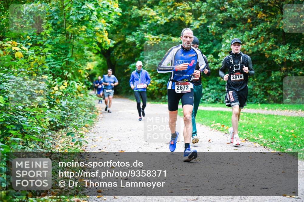 12.10.2025 - Bramfelder Halbmarathon 2025 Dr. Thomas Lammeyer http://msf.ph/oto/9358371 12.10.2025 11:04:11 Laufen 2672, 2676 meine-sportfotos.de