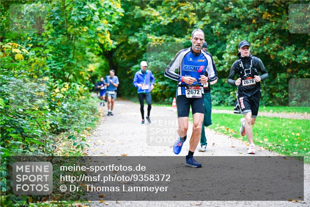 12.10.2025 - Bramfelder Halbmarathon 2025 Dr. Thomas Lammeyer http://msf.ph/oto/9358372 12.10.2025 11:04:11 Laufen 2676, 2672, 86 meine-sportfotos.de