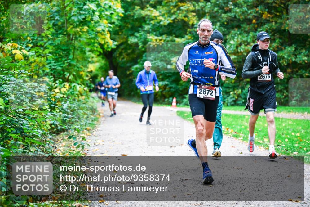 12.10.2025 - Bramfelder Halbmarathon 2025 Dr. Thomas Lammeyer http://msf.ph/oto/9358374 12.10.2025 11:04:11 Laufen 2672, 86, 2676 meine-sportfotos.de
