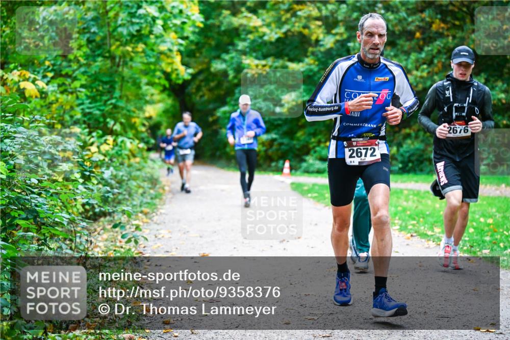 12.10.2025 - Bramfelder Halbmarathon 2025 Dr. Thomas Lammeyer http://msf.ph/oto/9358376 12.10.2025 11:04:12 Laufen 2672, 6, 2676 meine-sportfotos.de