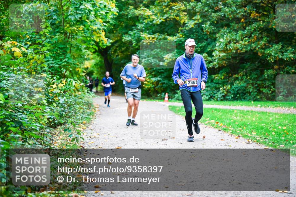 12.10.2025 - Bramfelder Halbmarathon 2025 Dr. Thomas Lammeyer http://msf.ph/oto/9358397 12.10.2025 11:04:15 Laufen 2363, 2585 meine-sportfotos.de