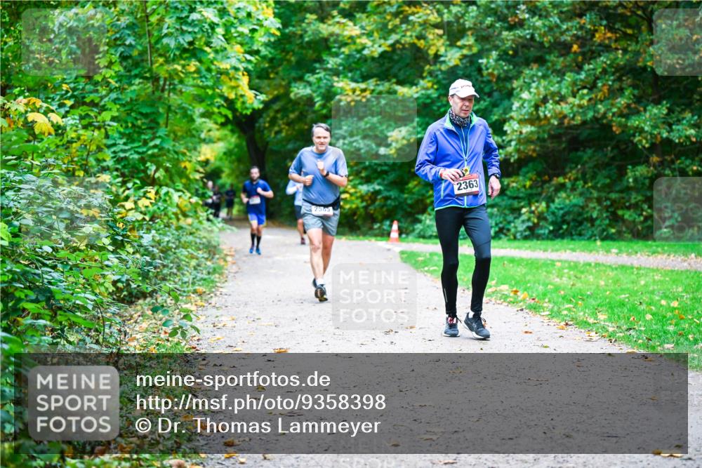 12.10.2025 - Bramfelder Halbmarathon 2025 Dr. Thomas Lammeyer http://msf.ph/oto/9358398 12.10.2025 11:04:15 Laufen 2363, 2585 meine-sportfotos.de