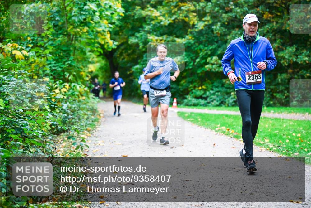 12.10.2025 - Bramfelder Halbmarathon 2025 Dr. Thomas Lammeyer http://msf.ph/oto/9358407 12.10.2025 11:04:16 Laufen 2363, 2585 meine-sportfotos.de