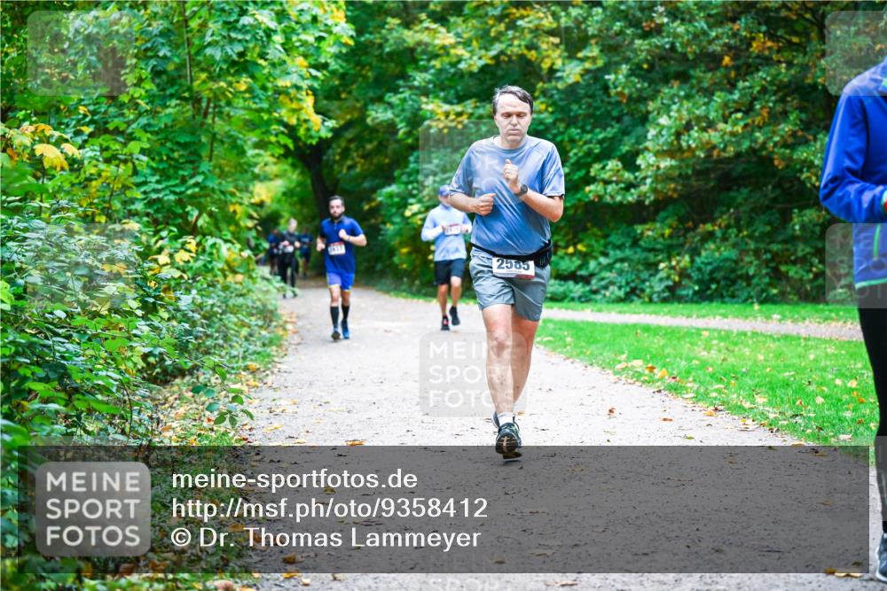 12.10.2025 - Bramfelder Halbmarathon 2025 Dr. Thomas Lammeyer http://msf.ph/oto/9358412 12.10.2025 11:04:17 Laufen 2585 meine-sportfotos.de