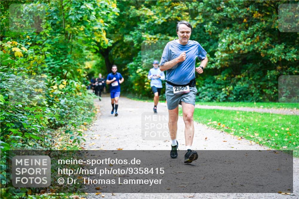 12.10.2025 - Bramfelder Halbmarathon 2025 Dr. Thomas Lammeyer http://msf.ph/oto/9358415 12.10.2025 11:04:18 Laufen 2585 meine-sportfotos.de