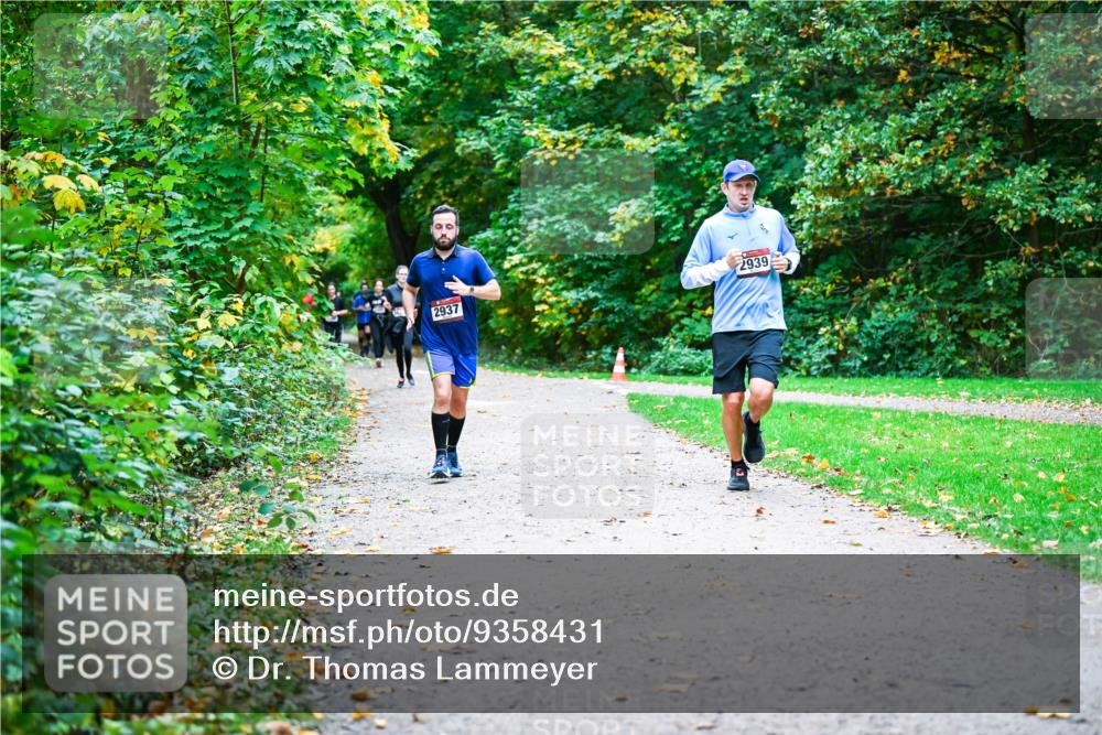 12.10.2025 - Bramfelder Halbmarathon 2025 Dr. Thomas Lammeyer http://msf.ph/oto/9358431 12.10.2025 11:04:20 Laufen 2937, 2939 meine-sportfotos.de