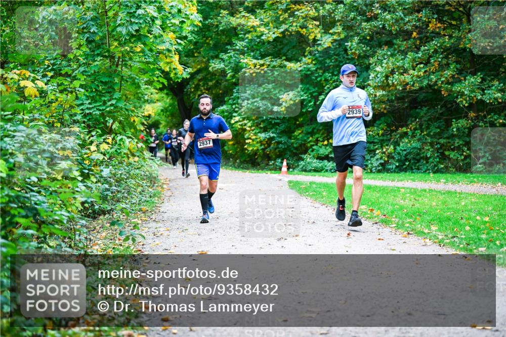 12.10.2025 - Bramfelder Halbmarathon 2025 Dr. Thomas Lammeyer http://msf.ph/oto/9358432 12.10.2025 11:04:20 Laufen 2937, 2939 meine-sportfotos.de