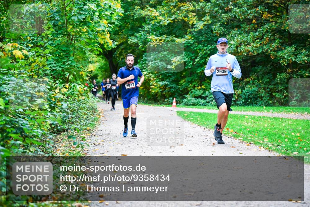 12.10.2025 - Bramfelder Halbmarathon 2025 Dr. Thomas Lammeyer http://msf.ph/oto/9358434 12.10.2025 11:04:21 Laufen 2937, 2939 meine-sportfotos.de