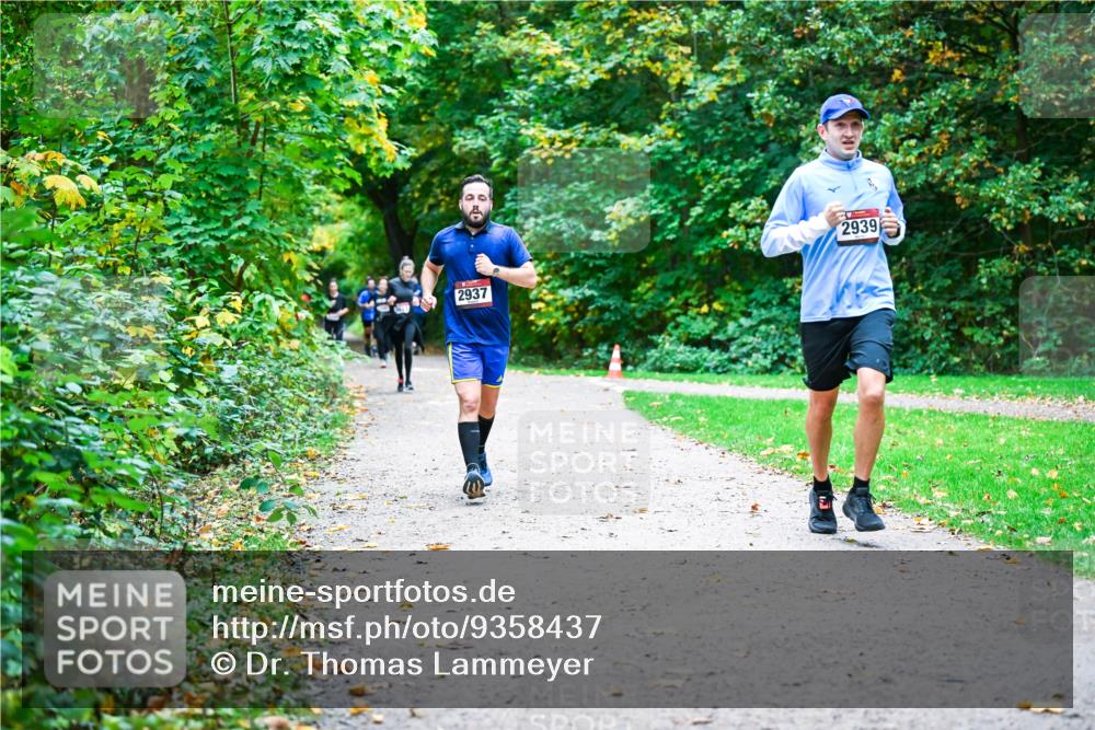 12.10.2025 - Bramfelder Halbmarathon 2025 Dr. Thomas Lammeyer http://msf.ph/oto/9358437 12.10.2025 11:04:21 Laufen 2937, 2939 meine-sportfotos.de
